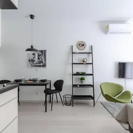 Bright Harmony Close To Downtown Budapest